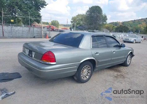 2000 Ford Crown Victoria z USA, uszkodzony, nr VIN 2FAFP73W3YX207399